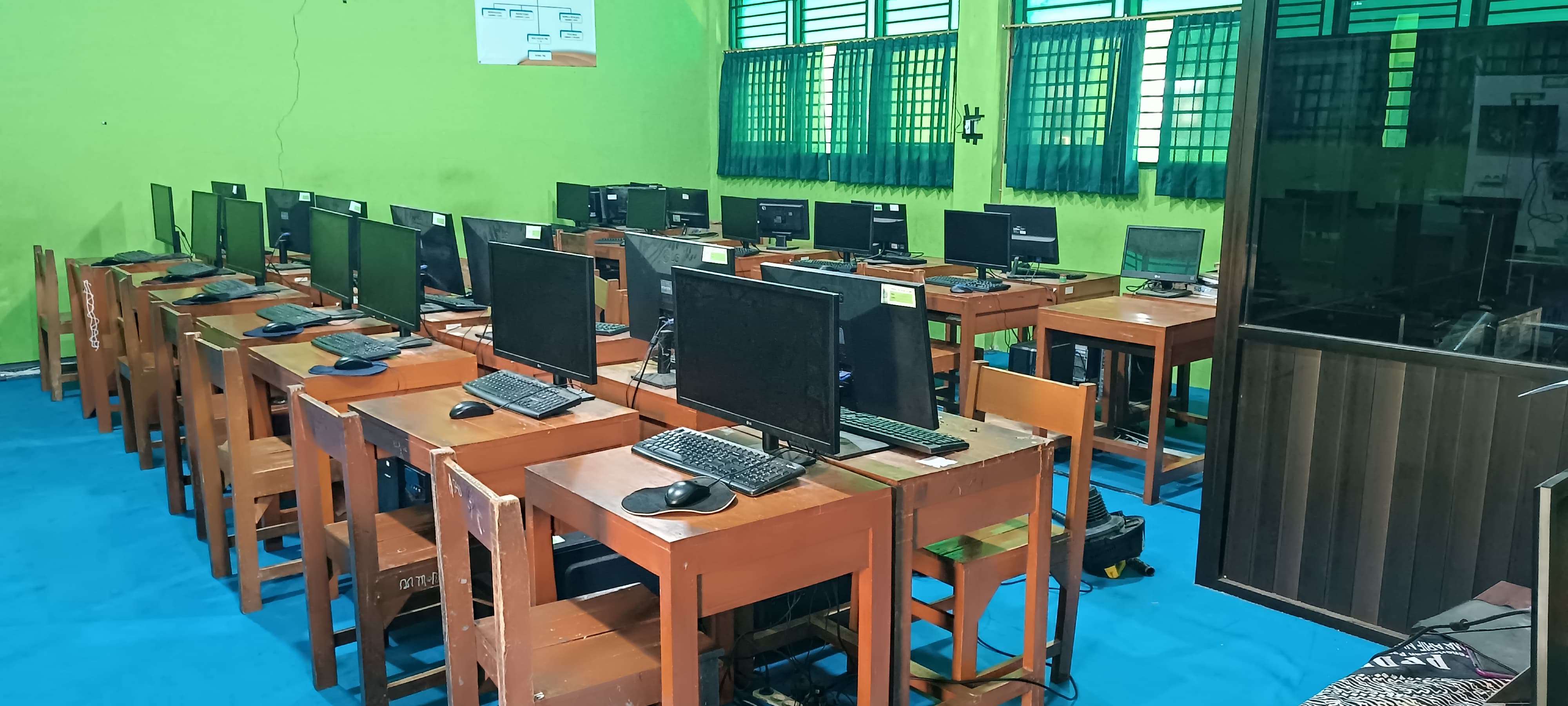 foto kepala sekolah